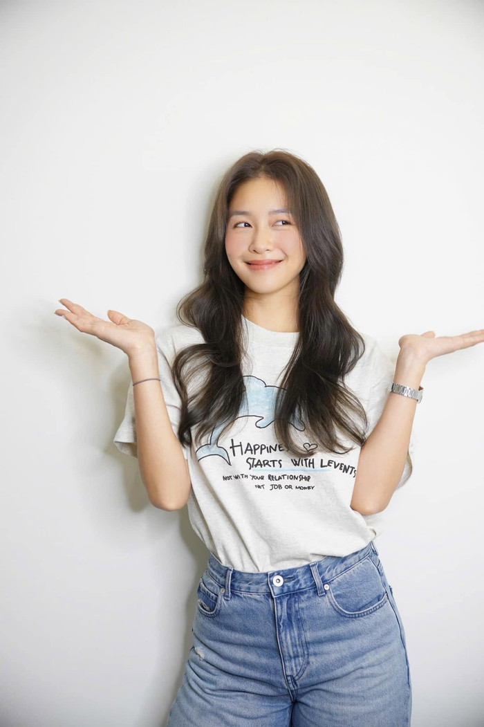 Showbiz 12/10: Khả Ngân gây lo lắng với loạt stt tâm trạng. Ảnh: FBNV