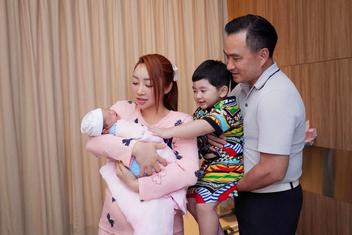 Gia đình hạnh phúc của Chi Bảo.