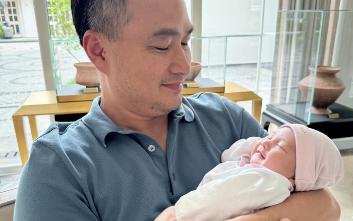 Chi Bảo khoe cận mặt con gái mới sinh Ảnh 2