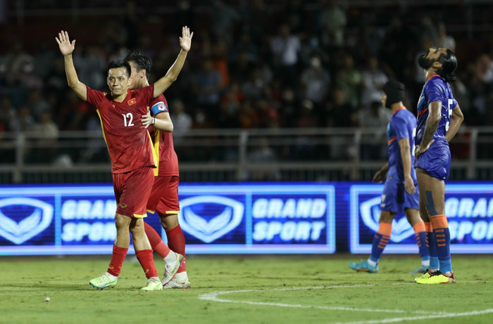 Tiền đạo Nguyễn Văn Quyết đã thông báo giã từ tuyển Việt Nam sau trận đấu với Ấn Độ. Ảnh: Anh Đồng