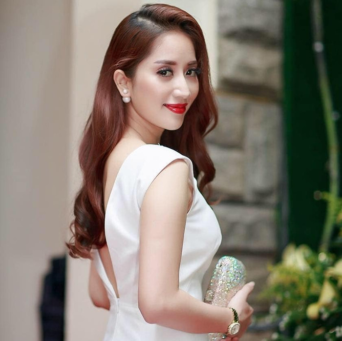 Khánh Thi đăng đàn tố học trò 'sống lỗi' làm xôn xao dân mạng.