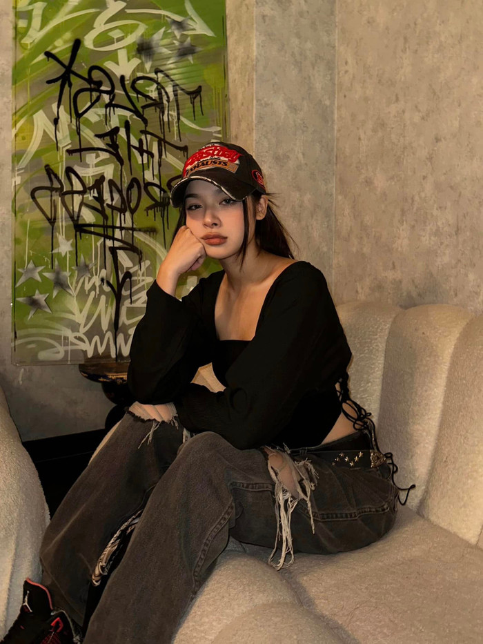 Võ Hoài Anh ấn tượng với phong cách cá tính, năng động.