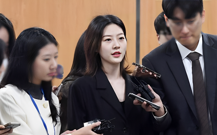 Nữ diễn viên Kim Sae Ron hầu toà sau khi lái xe gây tai nạn.