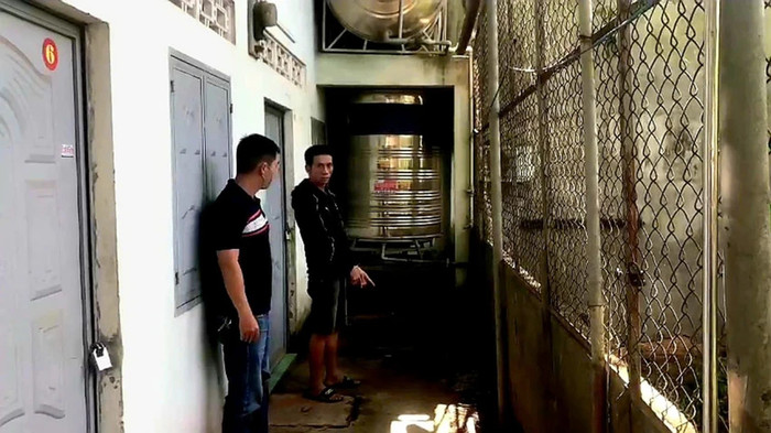 Hùng bị bắt vì tội trộm cắp tài sản.