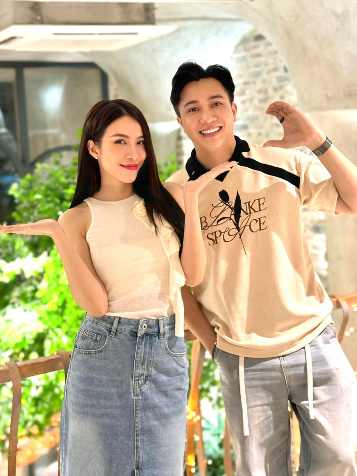 2 diễn viên đều đang độc thân, chơi với nhau hơn 10 năm.