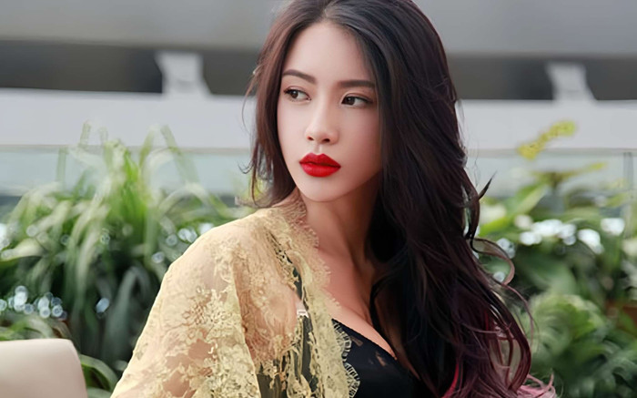 Nữ người mẫu quyến rũ tung ảnh nóng với bạn trai để trả đũa, sự nghiệp tuột dốc thảm hại Ảnh 2