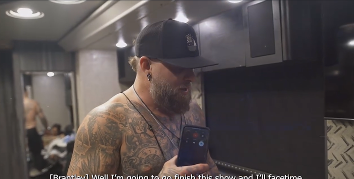 Vợ nam ca sĩ nổi tiếng sinh con trên xe buýt Ảnh 5