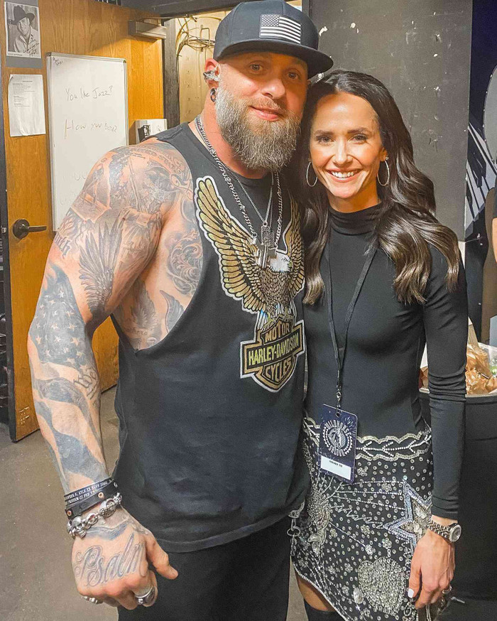 Vợ nam ca sĩ nổi tiếng sinh con trên xe buýt Ảnh 7