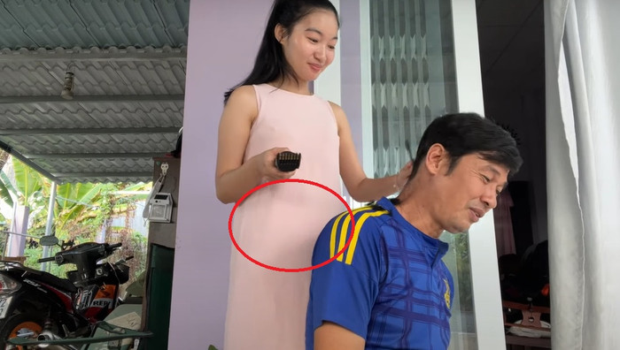 Vợ của nam diễn viên để lộ dấu hiệu đang mang thai. 