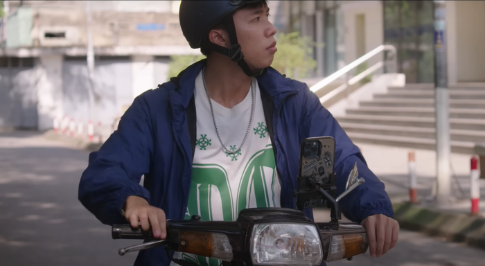 Sự thiếu logic trong tình tiết phim Đi giữa trời rực rỡ khiến khán giả khó mà chấp nhận được. 