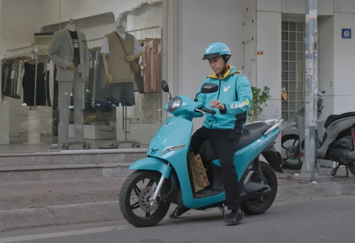 Đi giữa trời rực rỡ tiếp tục lộ sạn ngớ ngẩn Ảnh 2