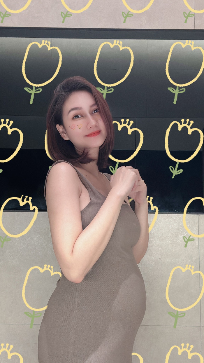 Hương Giang và bạn trai háo hức chào đón em bé. 