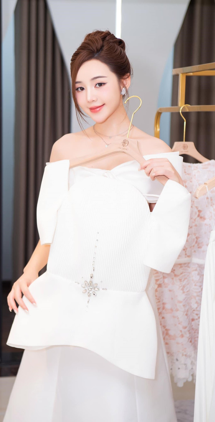 Là nữ diễn viên phim truyền hình hàng đầu hiện nay, Quỳnh Kool được khán giả quan tâm về cả sự nghiệp diễn xuất lẫn chuyện đời tư. 