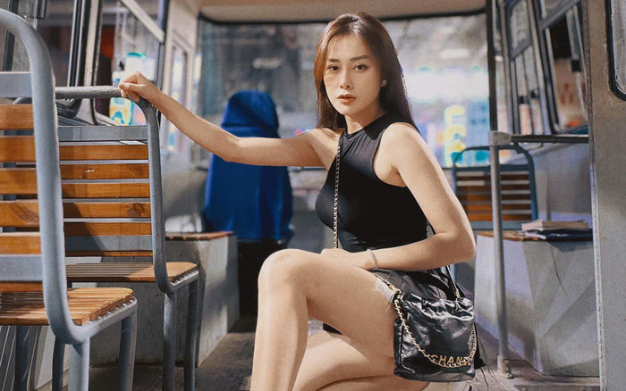 Mẫu túi hiệu hơn 100 triệu được Phương Oanh phối cùng quần ngắn, khoe 'cặp kiếm Nhật' Ảnh 2