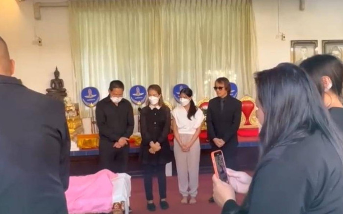 Vợ tiết lộ tình trạng của nam ca sĩ tông xe khiến cô gái tử vong: 'Anh ấy đang rất tồi tệ' Ảnh 2