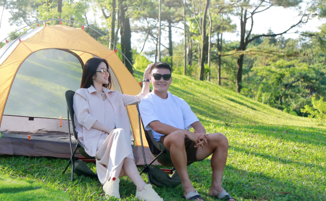 Vợ Quang Hải đang có cuộc sống hôn nhân hạnh phúc bên chồng và con trai tên Lido.