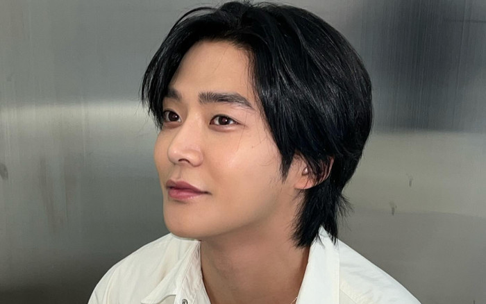 Nam diễn viên bị bắt gặp 'khoá môi' đàn chị lớn hơn 24 tuổi Ảnh 2