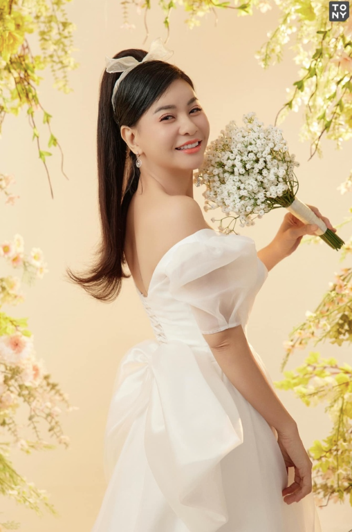 Cát Phượng hiện đang có chuyện tình yêu hạnh phúc, kín tiếng bên cạnh bạn trai.