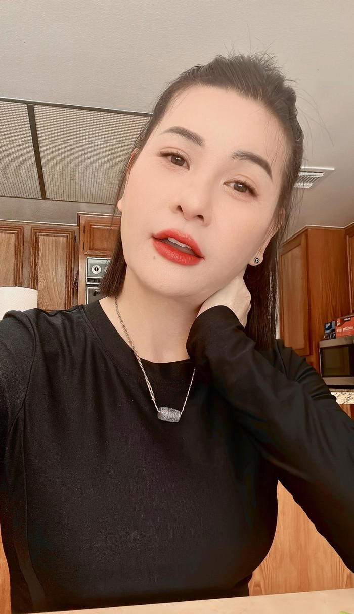 Nhan sắc mặn mà của Cát Phượng ở tuổi 54.