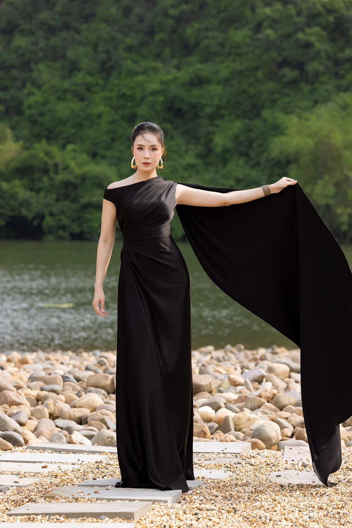 Hồng Diễm tái xuất ở tuổi U50, khoe vẻ đẹp không đổi sau 16 năm lên xe hoa với chồng doanh nhân Ảnh 3