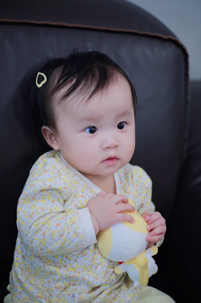 Sam khoe vẻ 'thùy mị, nết na' của con gái Ảnh 1