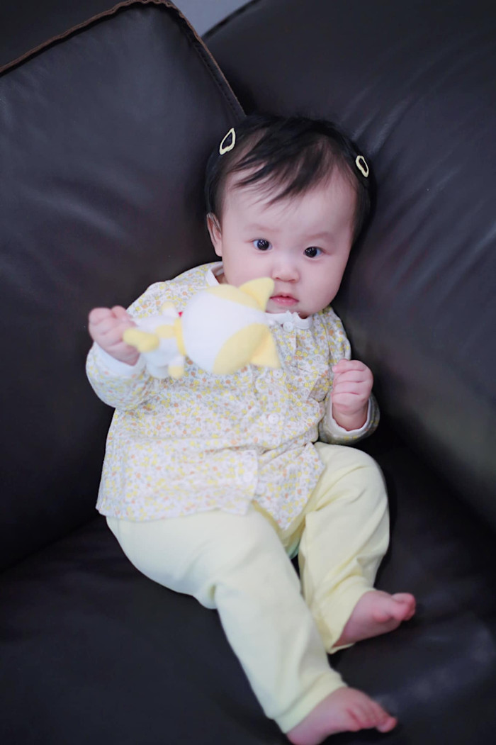 Sam khoe vẻ 'thùy mị, nết na' của con gái Ảnh 3