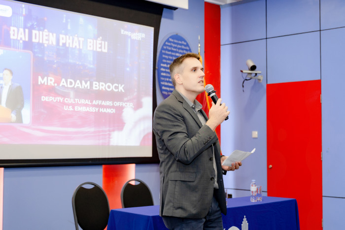 Ông Adam Brock - Phó Tùy viên Văn hoá Đại sứ quán Hoa Kỳ