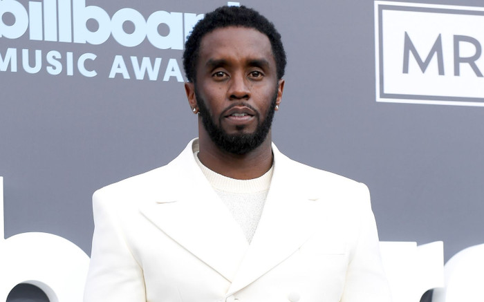 Lộ ảnh nhạy cảm nữ ca sĩ đình đám trong tiệc thác loạn với Sean 