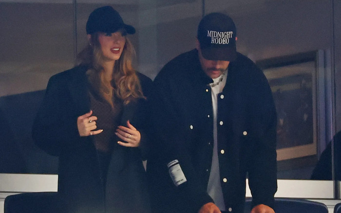 Mối lo ngại khi hàng chục người bao vây căn hộ của Taylor Swift Ảnh 2