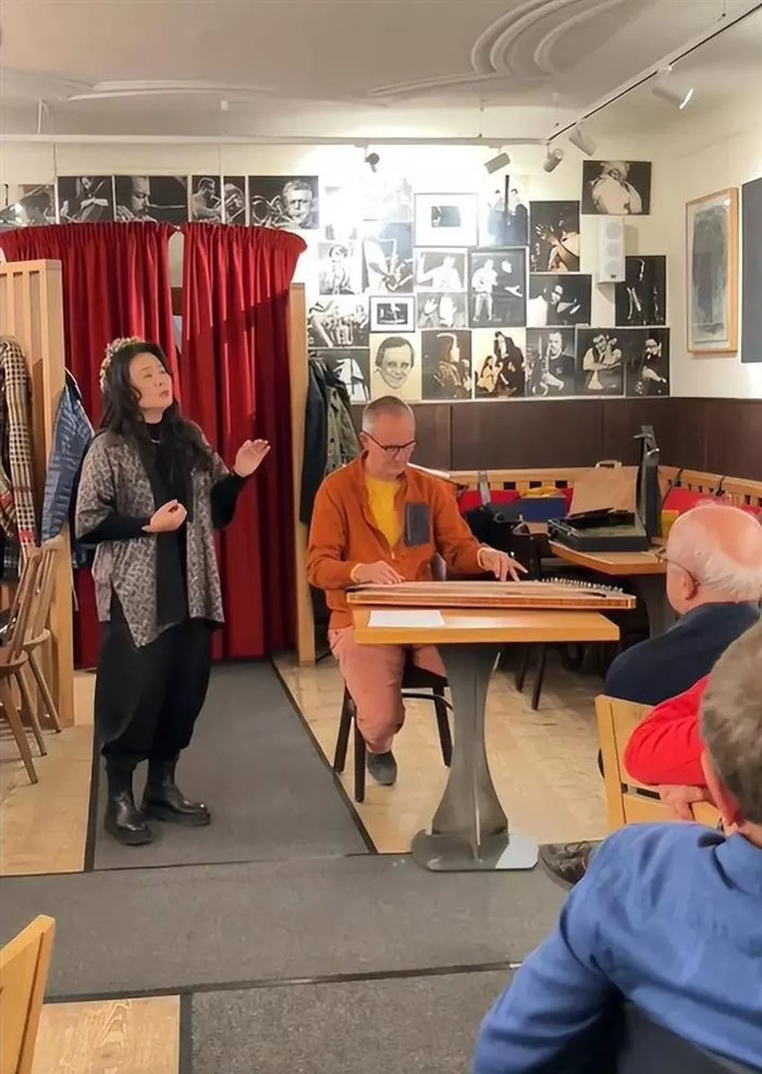 Nữ ca sĩ là chị gái thân thiết với Chi Pu ly hôn chồng sau 20 năm chung sống Ảnh 3