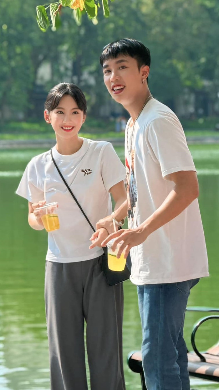 Ở nửa cuối phim, Đi giữa trời rực rỡ dường như đã lắng nghe mong muốn của khán giả song vẫn chưa thể làm hài lòng tất cả. 