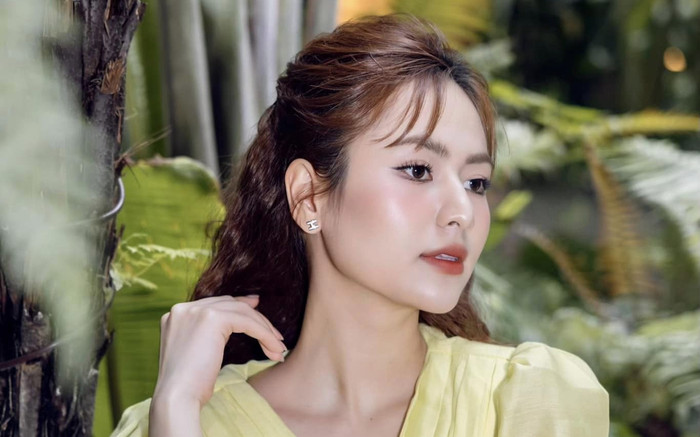 Vẻ đẹp mong manh của 'gái làng chơi' là bóng hồng bên cạnh Doãn Quốc Đam Ảnh 2