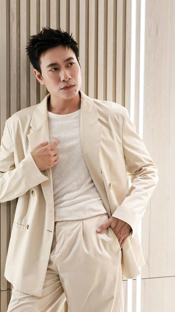 Kiều Minh Tuấn mất khoảng 2 tháng để quay lại vóc dáng. Trước đó, nam diễn viên tăng cân nhiều, nhuộm da, tẩy tóc để vào vai. 