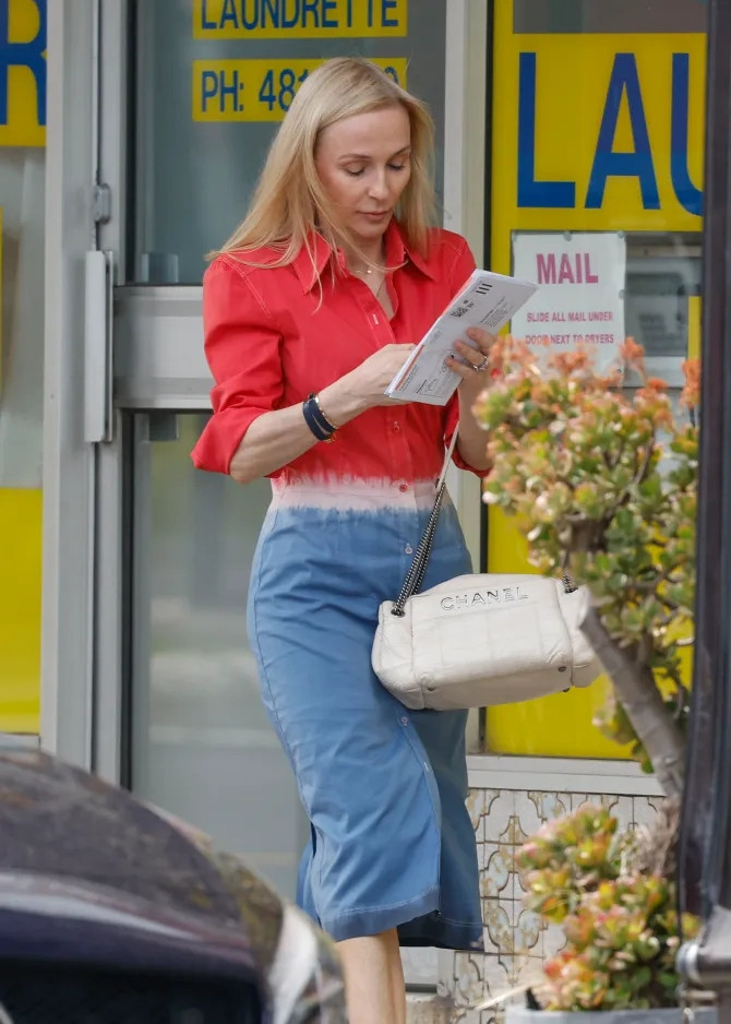 Mẹ vợ Kanye West xuất hiện sau ồn ào liên quan đến con rể nổi tiếng.