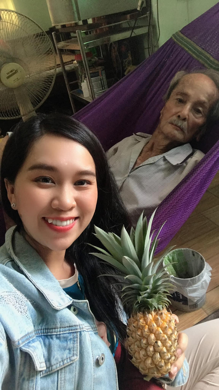 Hồng Phượng đau buồn thông báo ông nội qua đời.