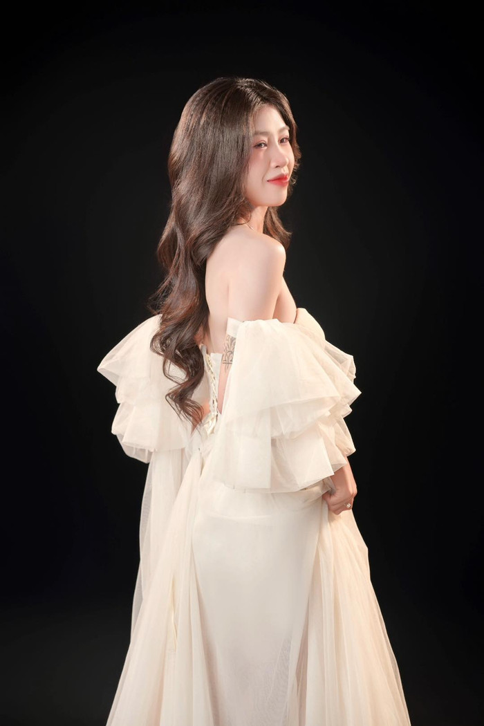 Không chỉ mệnh danh là 'Hoa khôi' tuyển nữ Việt Nam, Nguyễn Thị Thanh Nhã còn được công chúng ưu ái gọi tên ‘Vợ quốc dân”.  