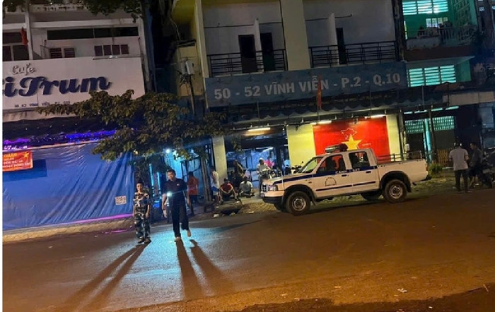 Hiện trường vụ án nơi hai vợ chồng chủ quán cà phê tử vong.