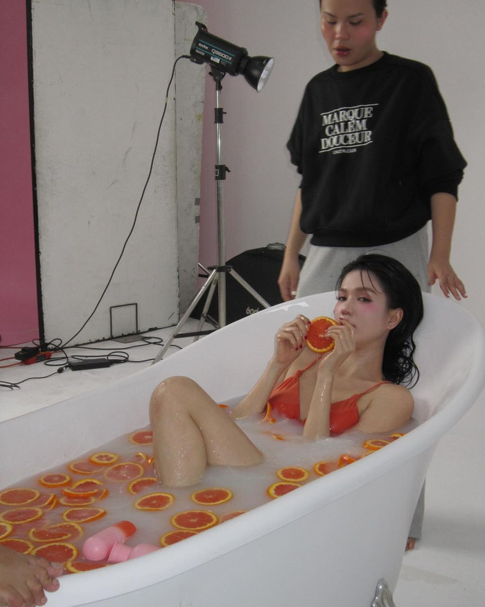 Ngọc Trinh quyến rũ với hình ảnh diện bikini.