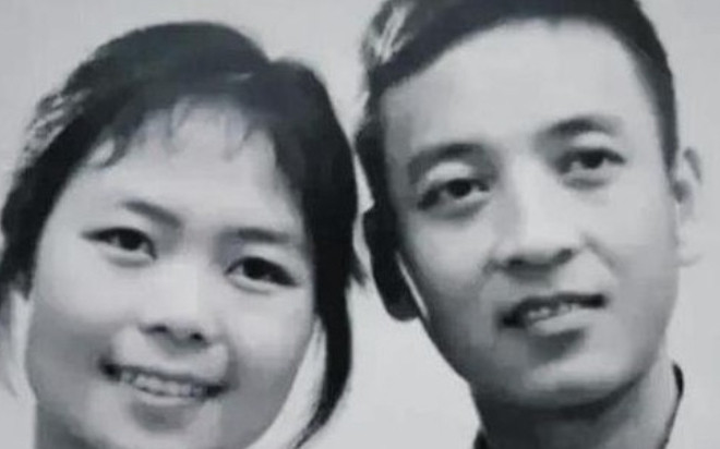 Đi khám bệnh thấy tên bác sĩ quen quen, người phụ nữ hỏi 1 câu rồi òa khóc nức nở Ảnh 2