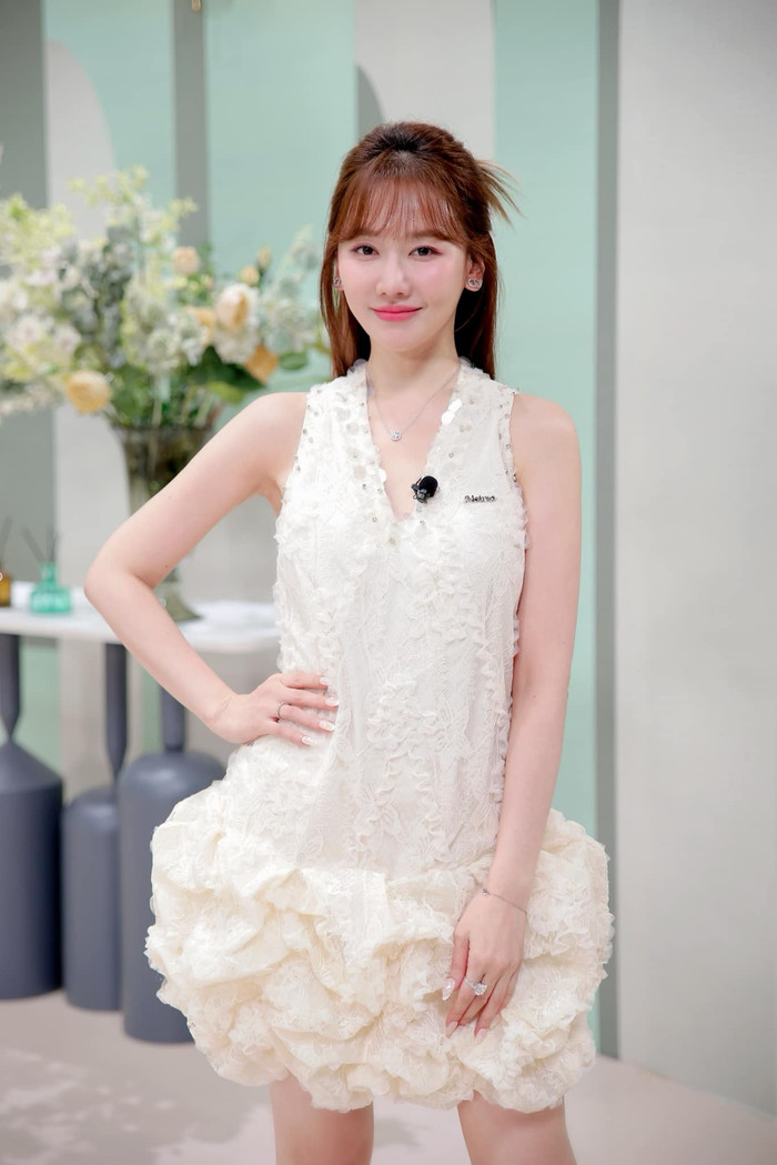 Nhất cử, nhất động của Hari Won hiện đang là tâm điểm chú ý.