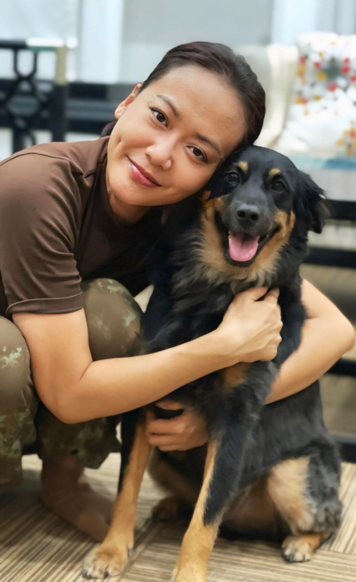 Nữ diễn viên bền bỉ hoạt động nghệ thuật hơn 30 năm, để lại ấn tượng trong lòng nhiều khán giả. Hiện tại, cô còn dành tình yêu thương cho thú cưng. 