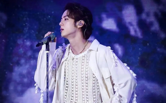 Nữ ca sĩ góp giọng trong album đầu tay của Jin (BTS), dân mạng đồng ý hai tay Ảnh 2