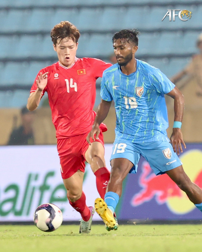 Theo Football Ranking, tuyển Việt Nam sẽ tụt 3 bậc và kém Thái Lan 23 bậc trên bảng xếp hạng FIFA. Ảnh: AFC