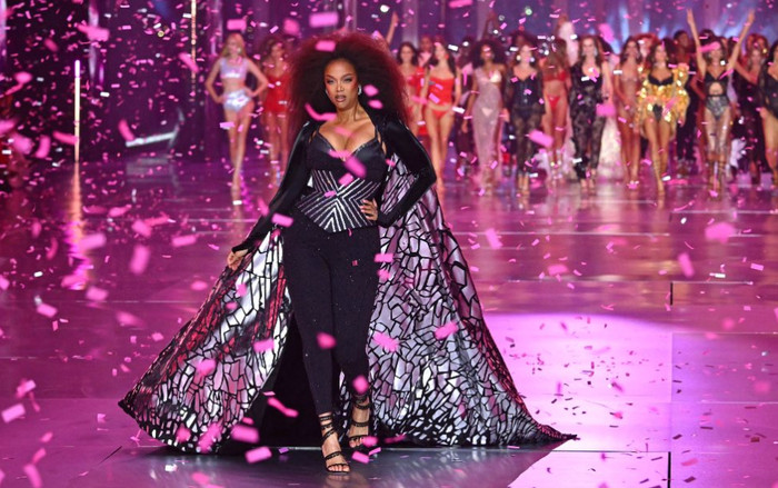 Victoria's Secret thức thời, Tyra Banks phát tướng vẫn trở lại làm vedette Ảnh 2