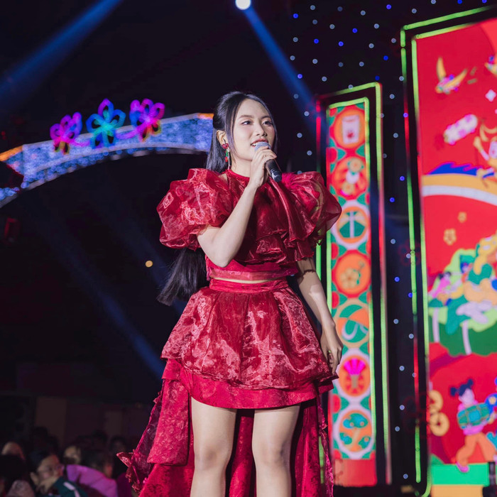 Gặp sự cố khi biểu diễn, Phương Mỹ Chi xử lý ra sao mà được nhận xét: 'Đúng là ca sĩ thực lực'? Ảnh 1