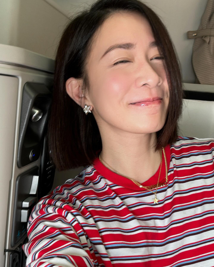 Làn da căng bóng ở tuổi 49 của Xa Thi Mạn khiến nhiều người cần cô chia sẻ bí quyết làm đẹp.