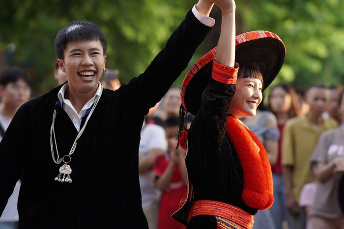 Đi giữa trời rực rỡ dần sa đà vào lối mòn của phim Việt những năm vừa qua. 