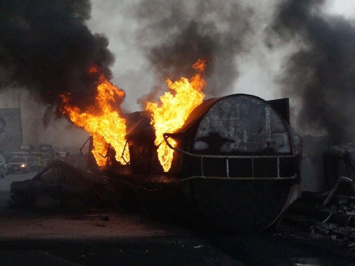 Vụ nổ kinh hoàng tại Nigeria khiến ít nhất 94 người bỏ mạng, nhiều người bị thương nặng.