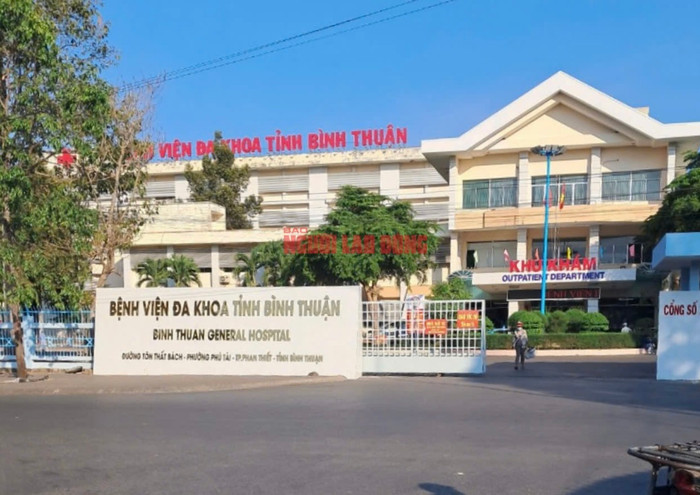 Bệnh viện đa khoa tỉnh Bình Thuận, nơi tiếp nhận cấp cứu ban đầu vụ chồng phóng lửa đốt vợ - Ảnh: Người Lao Động