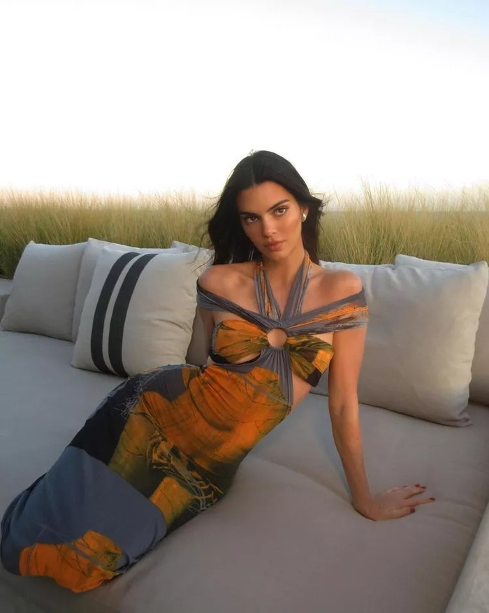 Kendall Jenner luôn gây ấn tượng gu thời trang sang trọng.